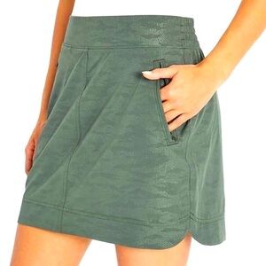 2/$30 Orvis Camo Embossed Travel Skort in Green SZ XS NWT